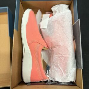 Vionic Marshall Papaya Canvas Slip On Sneakers 6